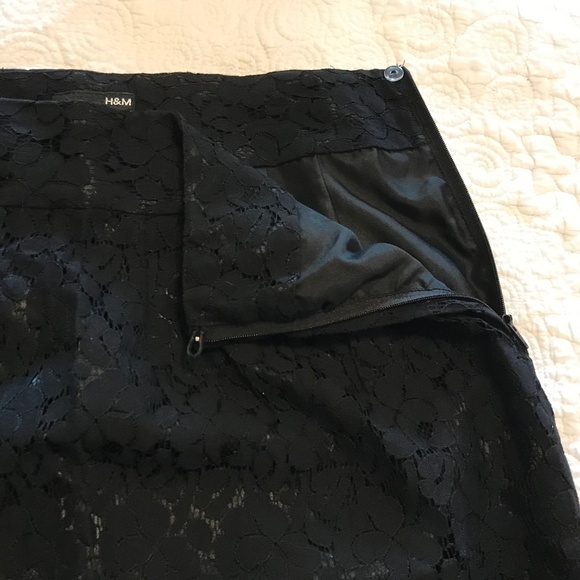 Pretty H&M black skirt with lace overskirt (8) - Picture 9 of 10
